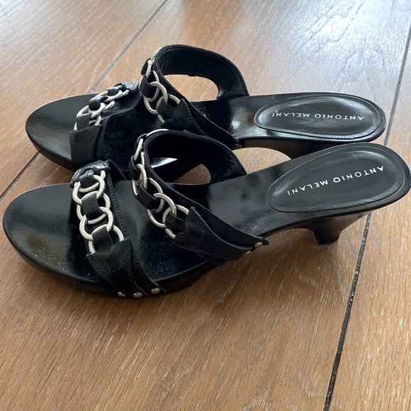 New Antonio Melani Leather Kitten Heel Silver Chain Detail Sandals - Picture 2 of 7